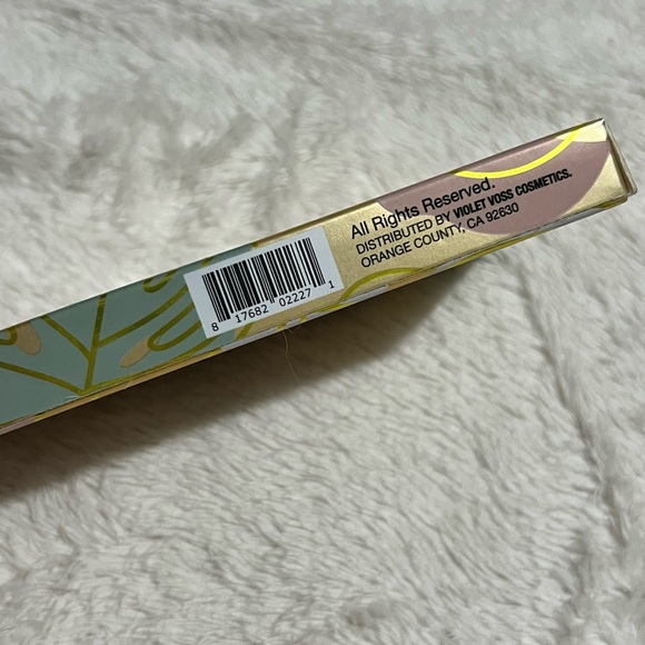 Violet Voss Pretty in Paradise Pallete 6 Shade Shadow + 2 Shade Face - Picture 4 of 9